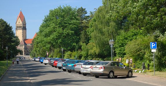 Parkplätze für Besucher des Südfriedhofs